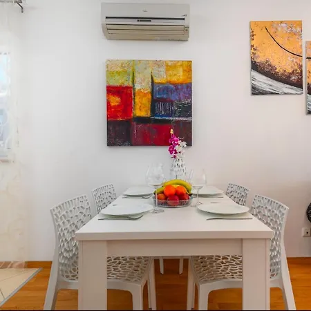 Aureo Center Apartman Póla